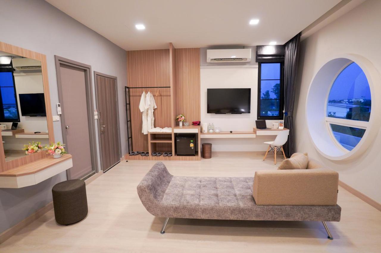 The Space Hotel Chiang Rai Bagian luar foto